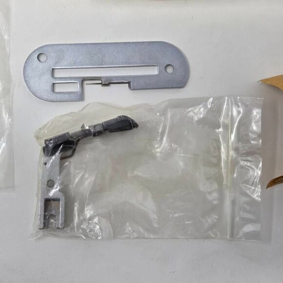 JUKI HEMMING ATTACHMENT SET PRESSER FOOT & THROAT FOR MO-103 SERGER LOCK W/ CASE - Picture 4 of 4